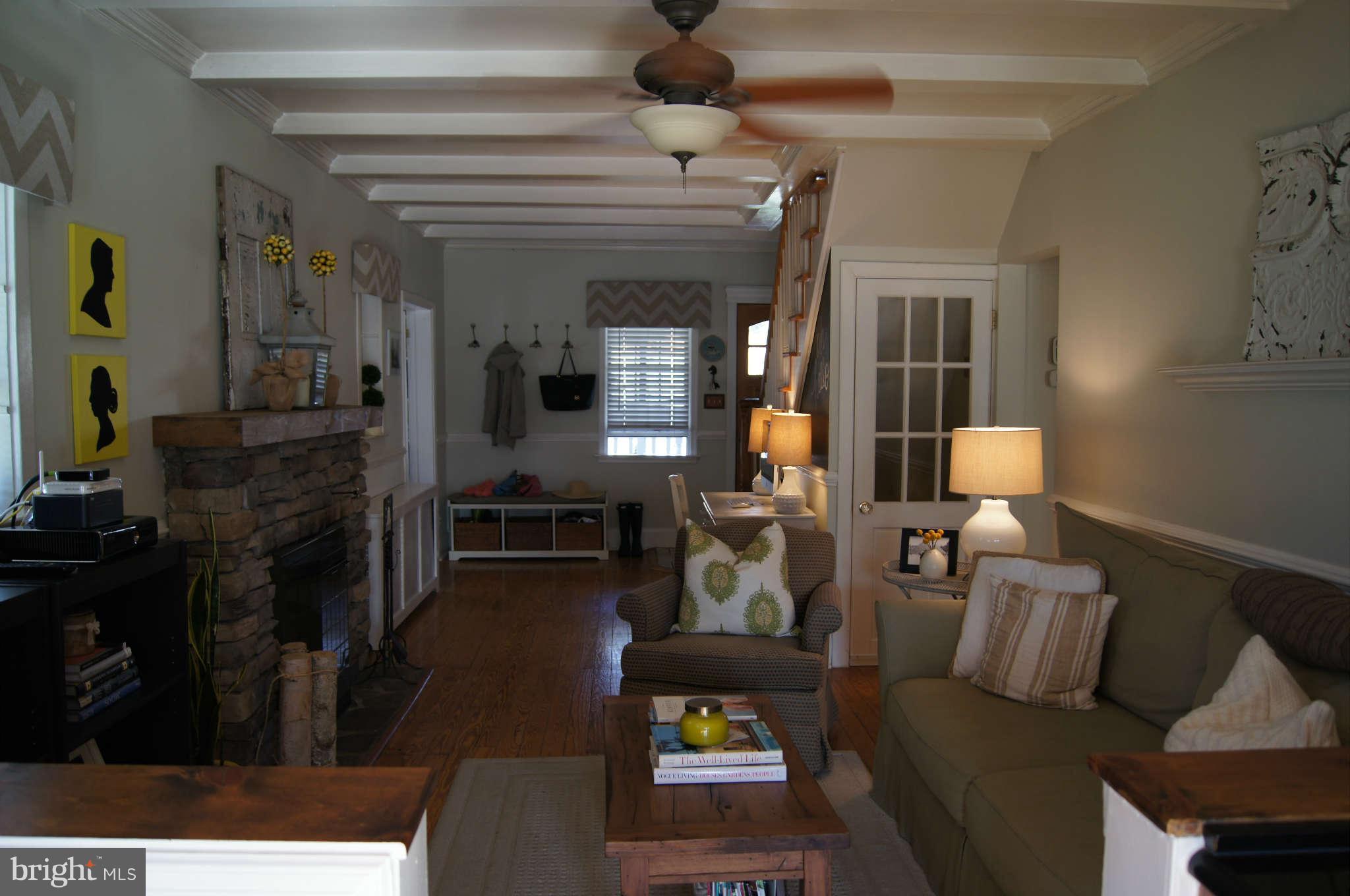 6520 Banbury Road Baltimore, MD 21239 - Photo 11 of 29 Living Room
