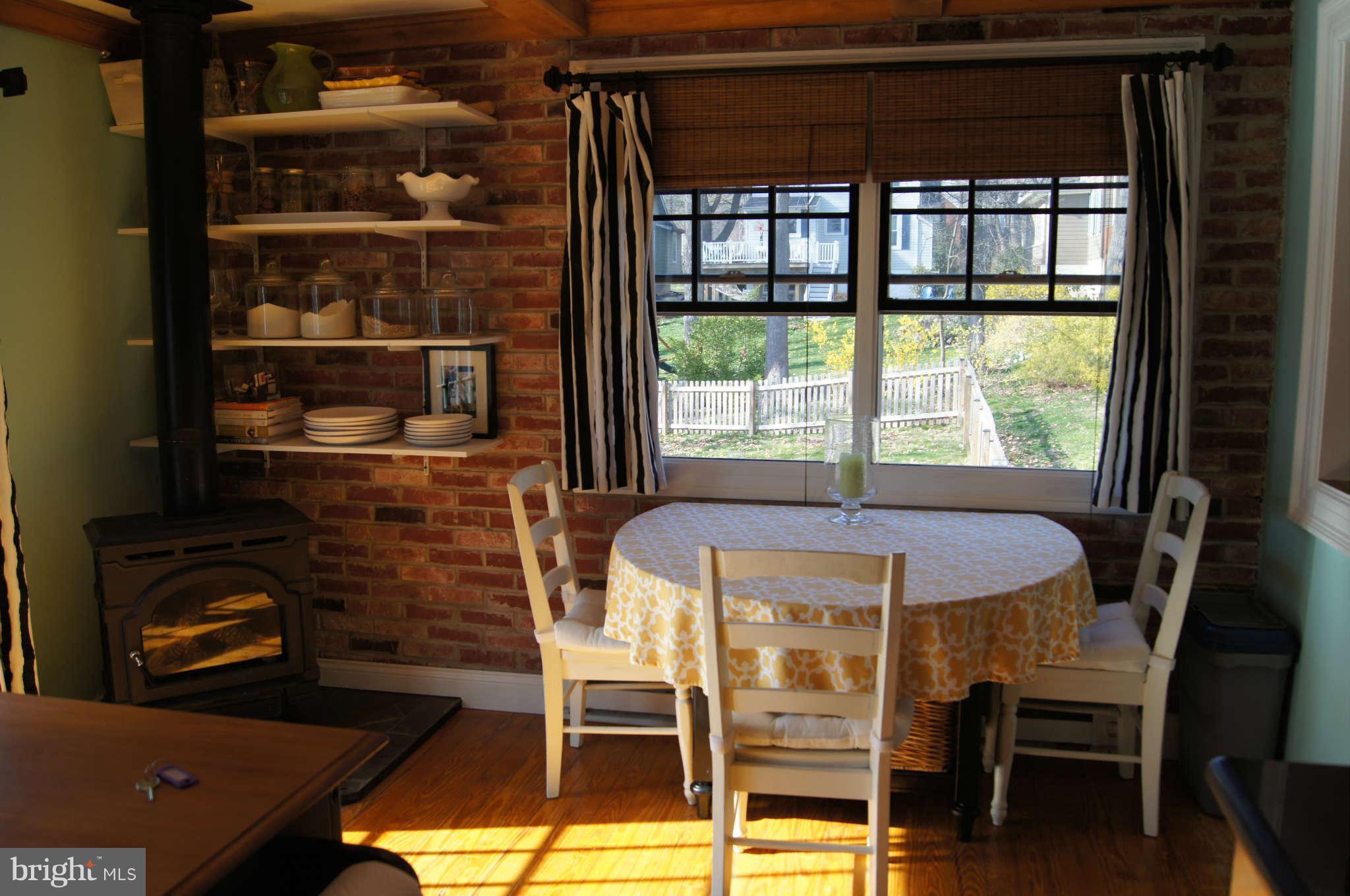6520 Banbury Road Baltimore, MD 21239 - Photo 14 of 29 Kitchen table space plus gas fp