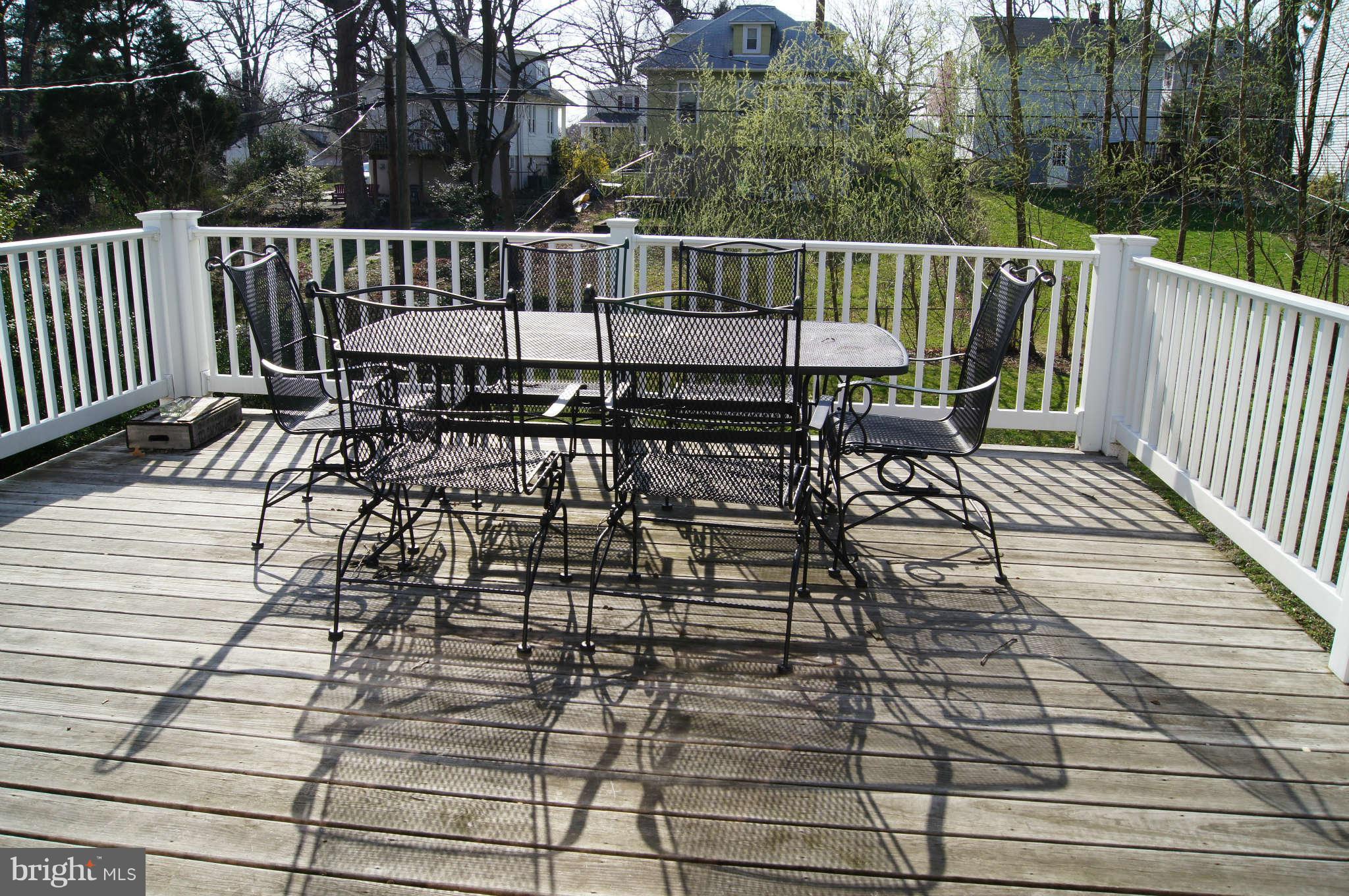 6520 Banbury Road Baltimore, MD 21239 - Photo 15 of 29 huge deck off kitchen