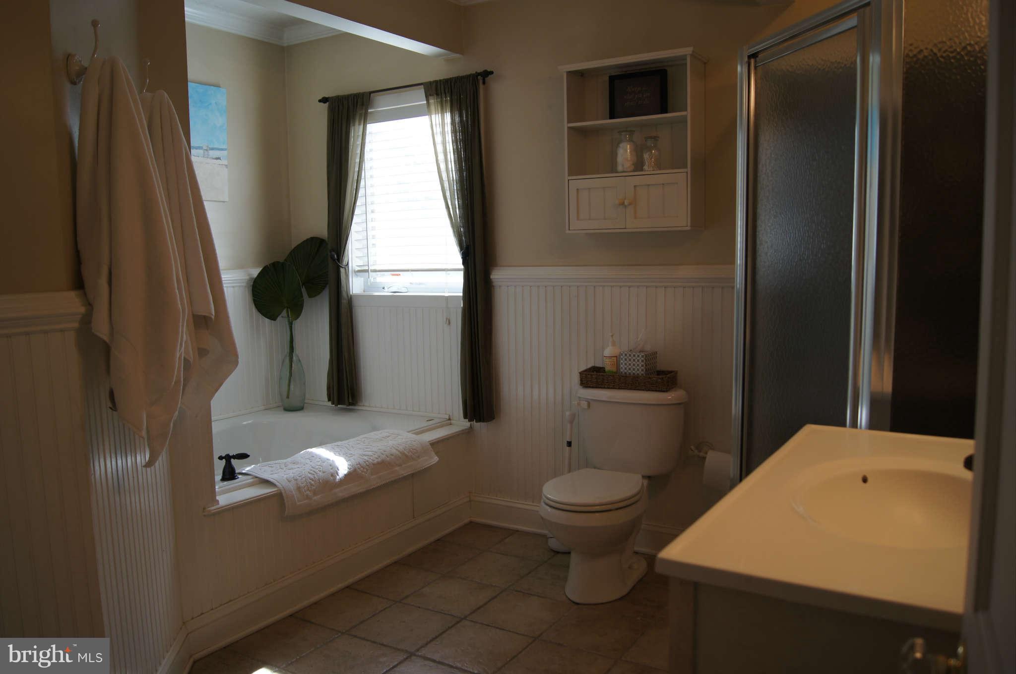 6520 Banbury Road Baltimore, MD 21239 - Photo 16 of 29 full bath on first level