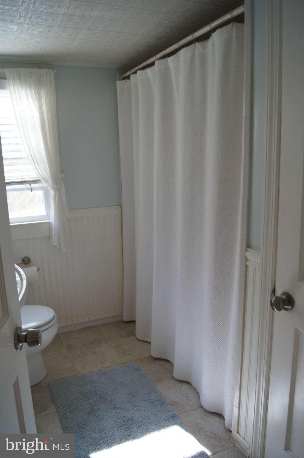 6520 Banbury Road Baltimore, MD 21239 - Photo 27 of 29 Full bath on second level
