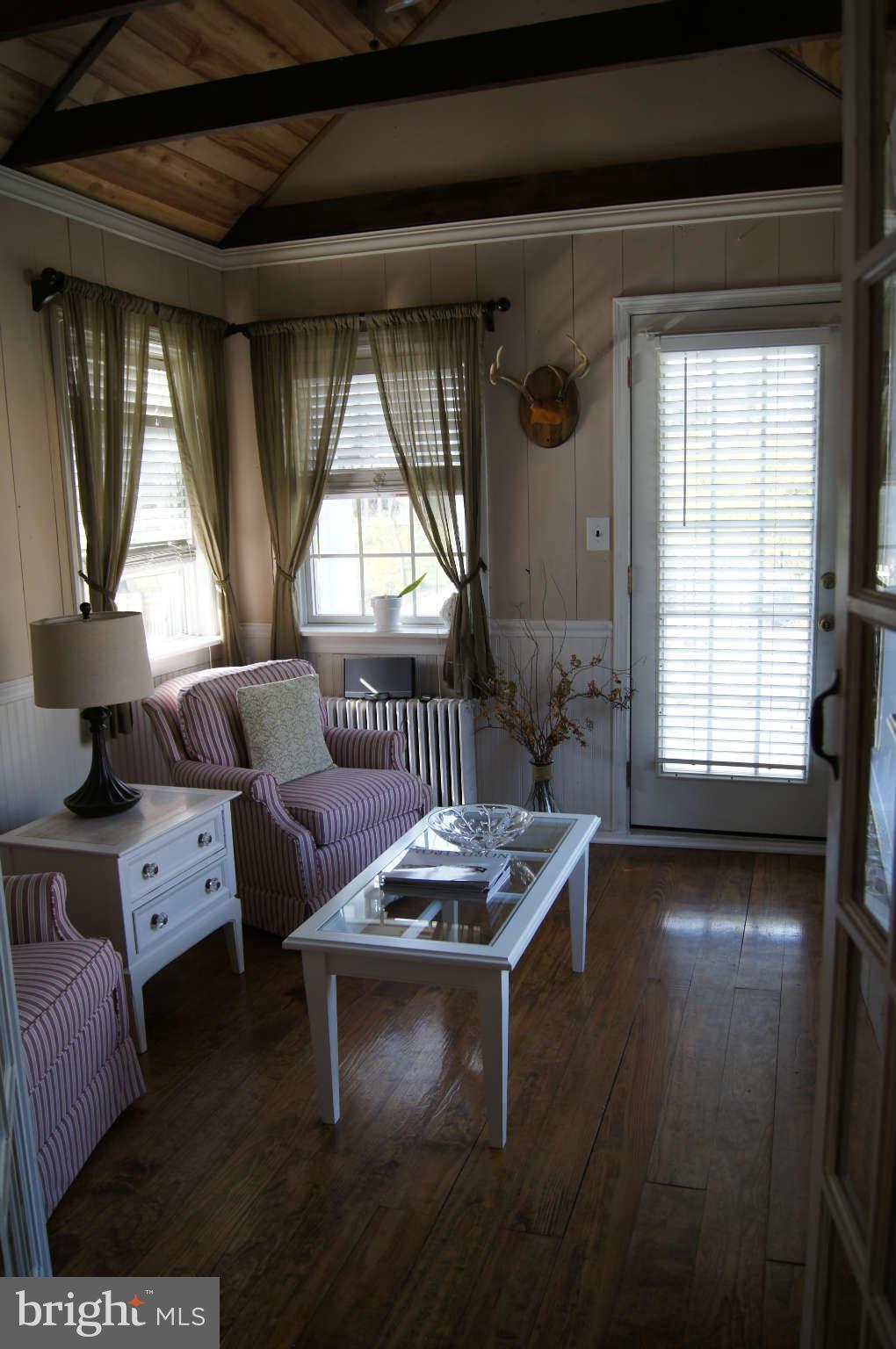 6520 Banbury Road Baltimore, MD 21239 - Photo 9 of 29 Family Room off living room
