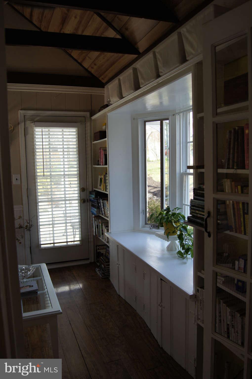 6520 Banbury Road Baltimore, MD 21239 - Photo 10 of 29 Family Room with build in bookcases