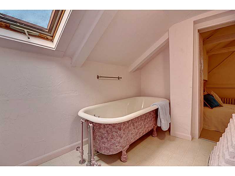 125 Howland Road East Greenwich, RI 02818 - Photo 16 of 25 Bathroom.