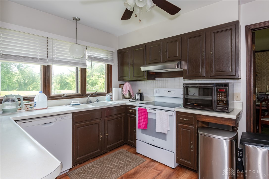 2473 Linebaugh Road Xenia, OH 45385 - Photo 8 of 69