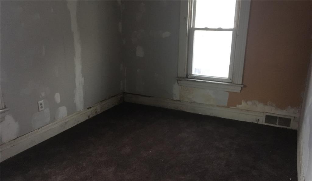 482 East Washington Street Rochester, PA 15074 - Photo 9 of 12