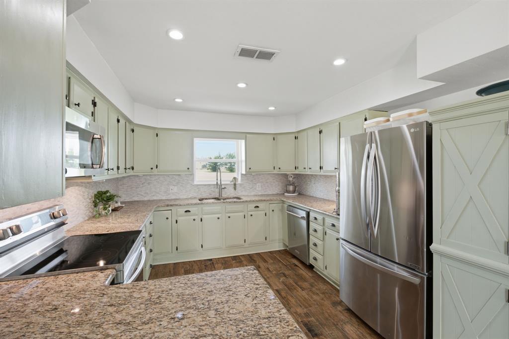 698 Hackberry Road Van Alstyne, TX 75495 - Photo 10 of 34