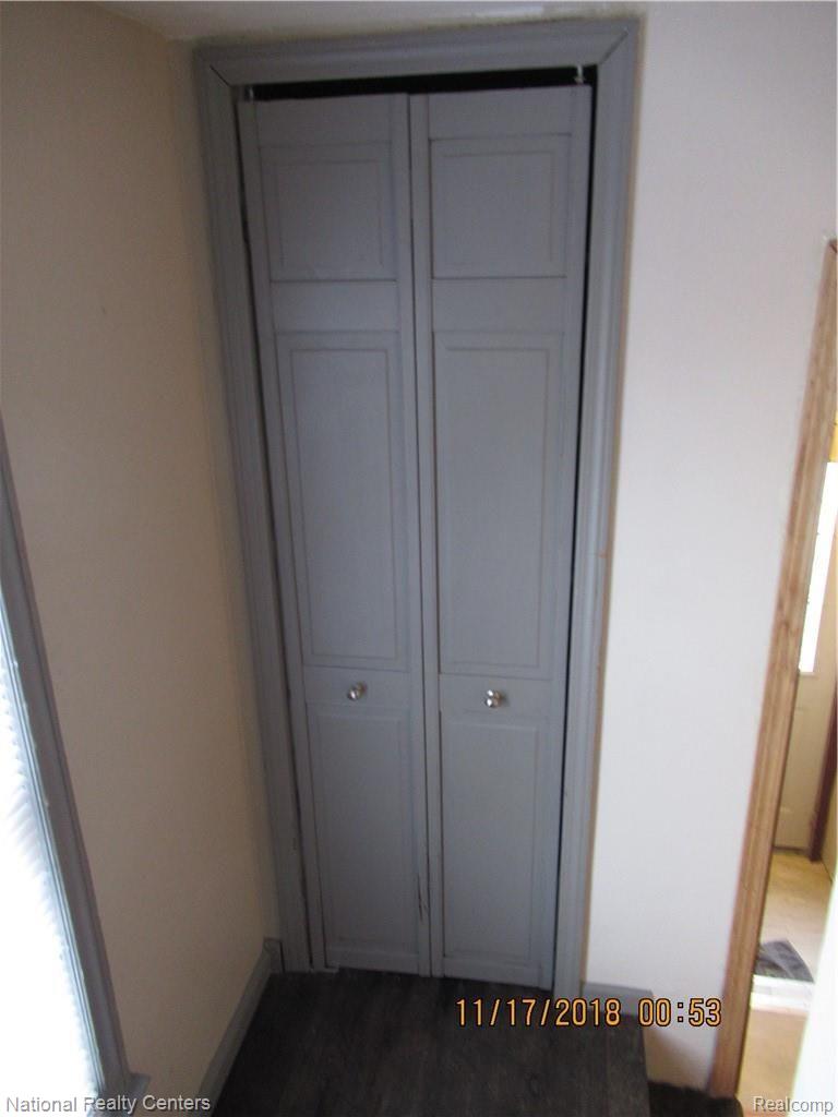 6579 Pelham Road Allen Park, MI 48101 - Photo 23 of 37 IMG_0033.JPG Coat Closet by Side door Entrance.