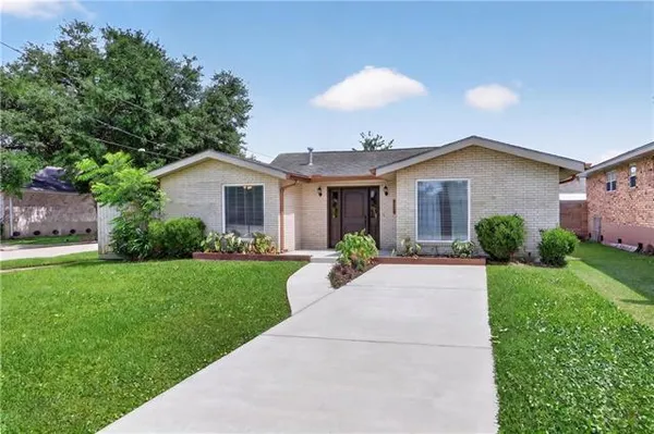 $379,000 | 4800 Belle Drive, Metairie, LA 70006