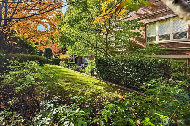 $1,045,000 | 726 Boylston Avenue East, Unit 5, Seattle, WA 98102