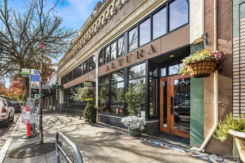 $1,045,000 | 726 Boylston Avenue East, Unit 5, Seattle, WA 98102