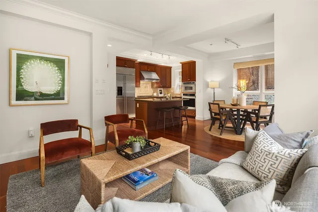 $1,045,000 | 726 Boylston Avenue East, Unit 5, Seattle, WA 98102