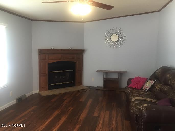 2231 Norris Road Garland, NC 28441 - Photo 10 of 17 living room 3