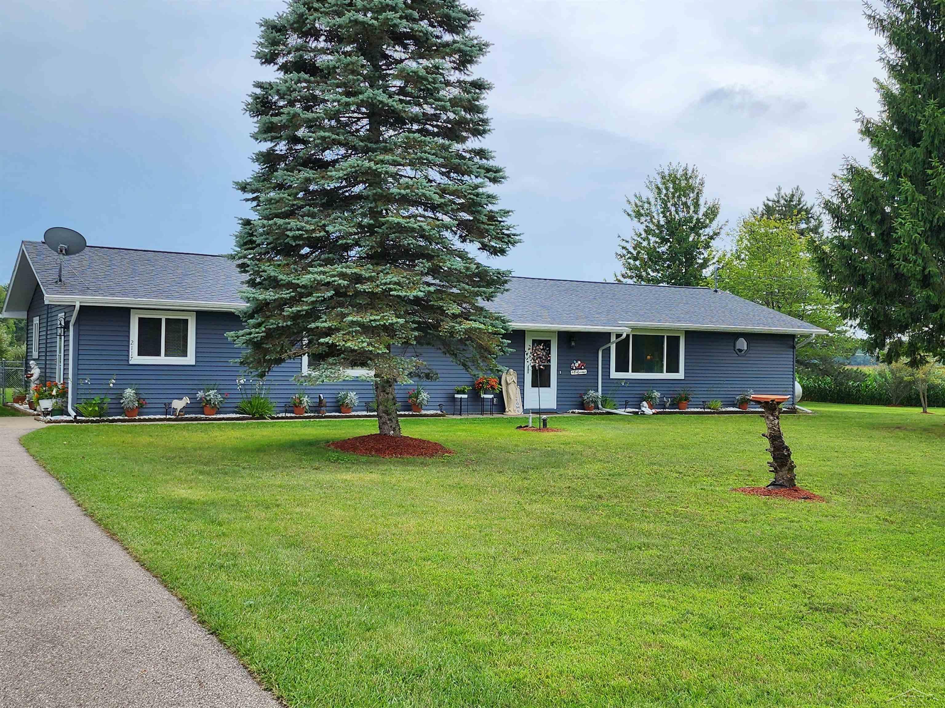 2117 West Erickson Road Linwood, MI 48634 - Photo 2 of 62 50119051-1.JPG