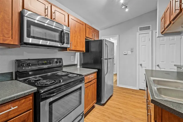 $1,195 | 6804 North Capital Of Texas Highway, Unit 522, Austin, TX 78731