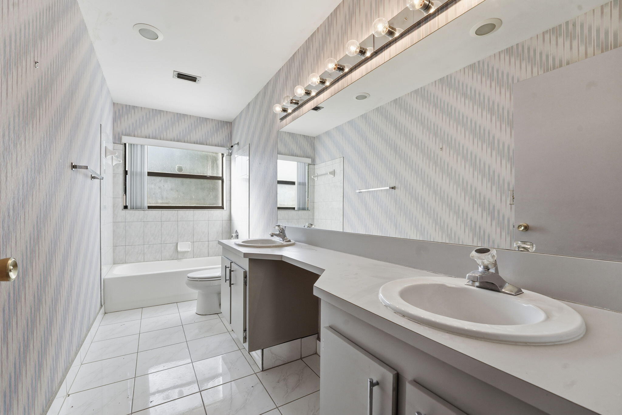 9476 El Clair Ranch Road Boynton Beach, FL 33437 - Photo 23 of 34 17-web-or-mls-DSC05065