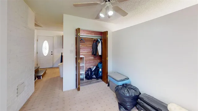 a very nice looking room with a mirror