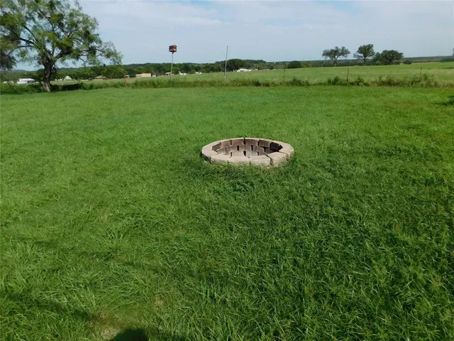 a view of a grassy area