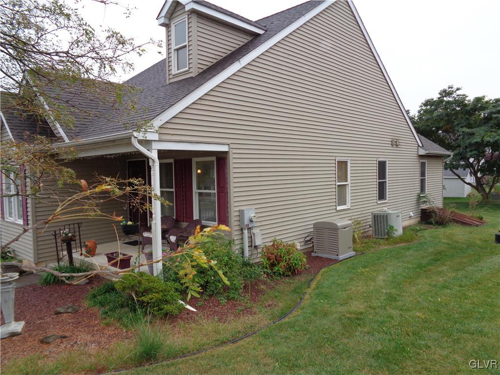 4849 Yorkshire Road Walnutport, PA 18088 - Photo 5 of 27 Gallery Image 5