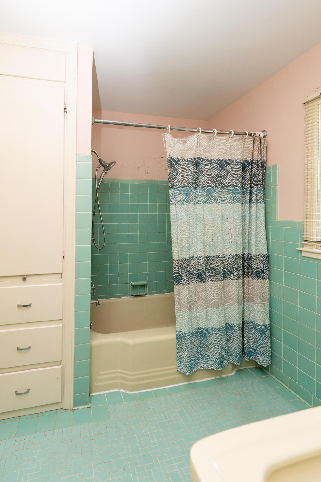 1299 Haddon Road Columbus, OH 43209 - Photo 17 of 34
