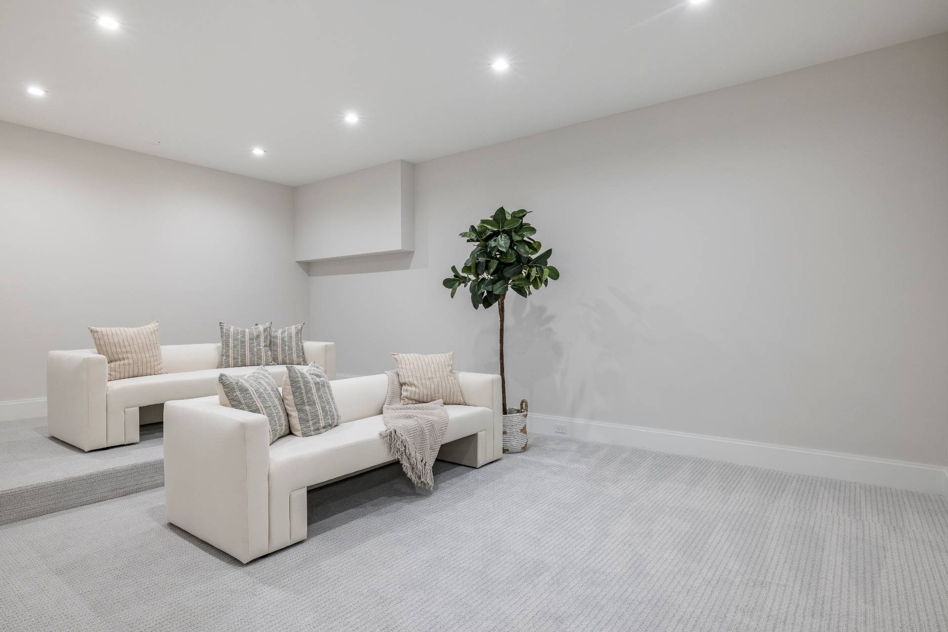 2069 Deerfield Road Sag Harbor, NY 11963 - Photo 25 of 37 a living room with furniture and a potted plant