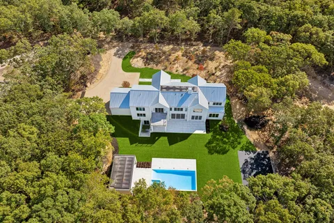 $6,995,000 | 2069 Deerfield Road, Sag Harbor, NY 11963