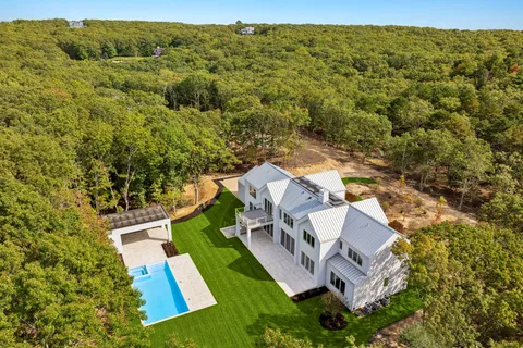 $6,995,000 | 2069 Deerfield Road, Sag Harbor, NY 11963