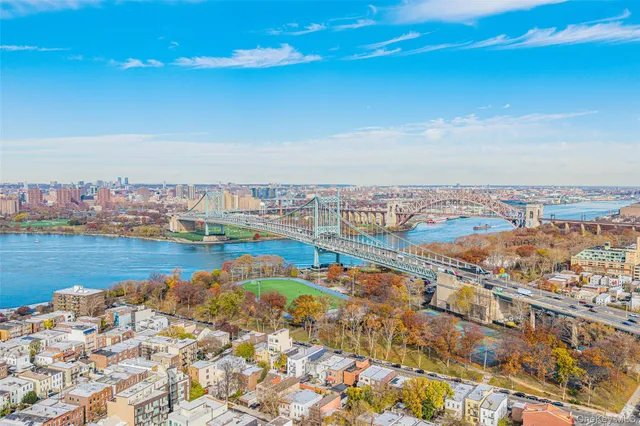 a view of a tennis court