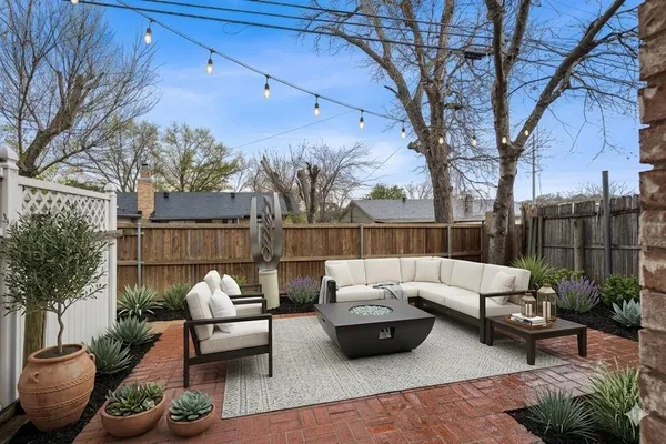 $410,000 | 930 Shady Creek Lane, Bedford, TX 76021