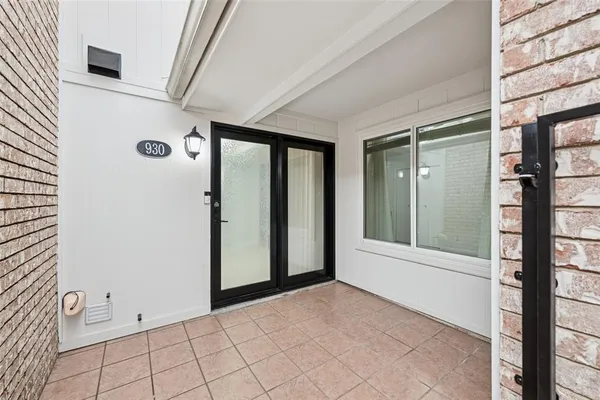 $410,000 | 930 Shady Creek Lane, Bedford, TX 76021