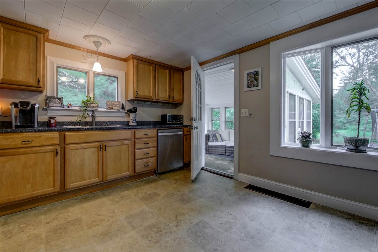 192 Stage Road Nottingham, NH 03290 - Photo 14 of 40