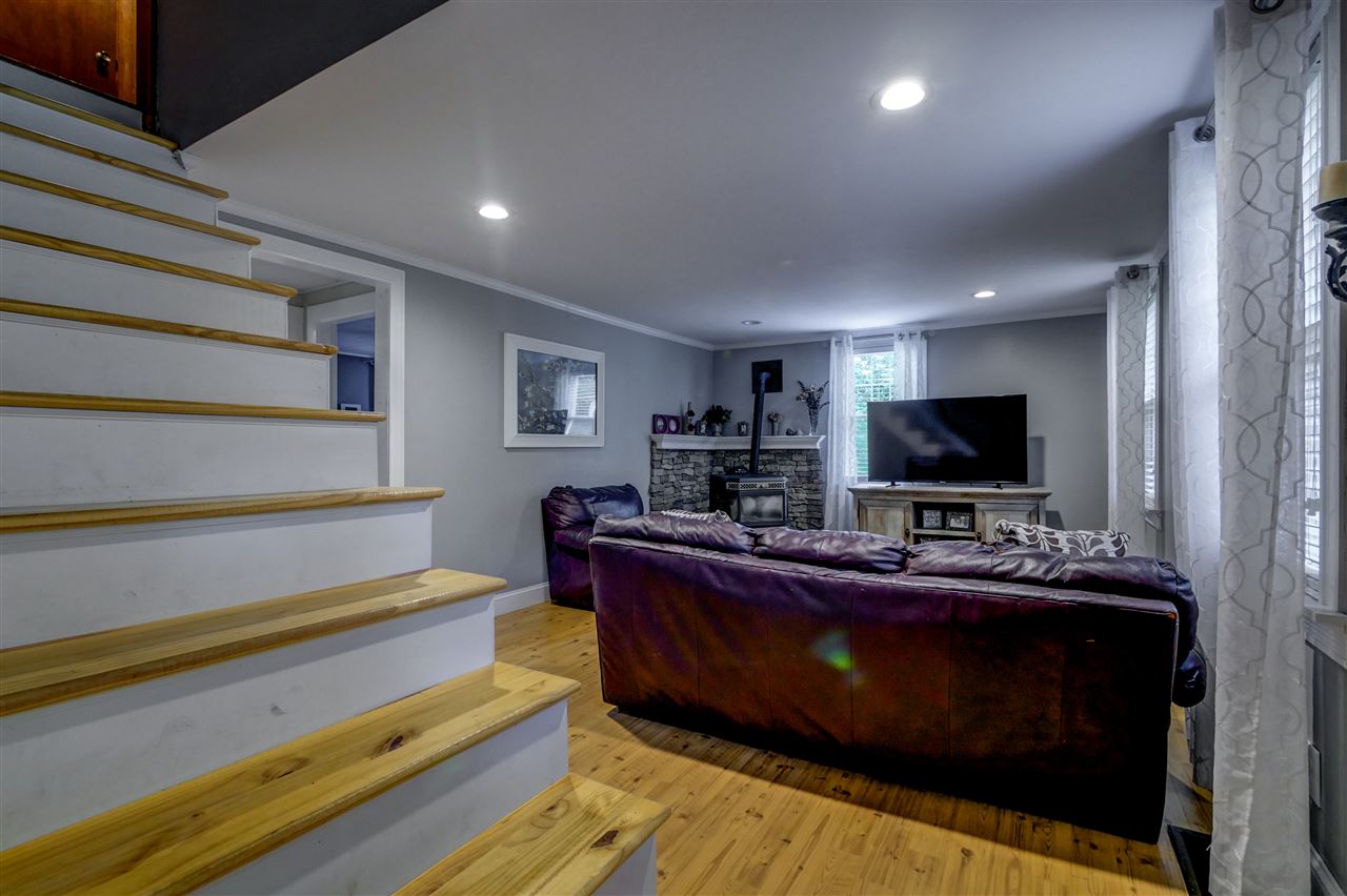 192 Stage Road Nottingham, NH 03290 - Photo 15 of 40
