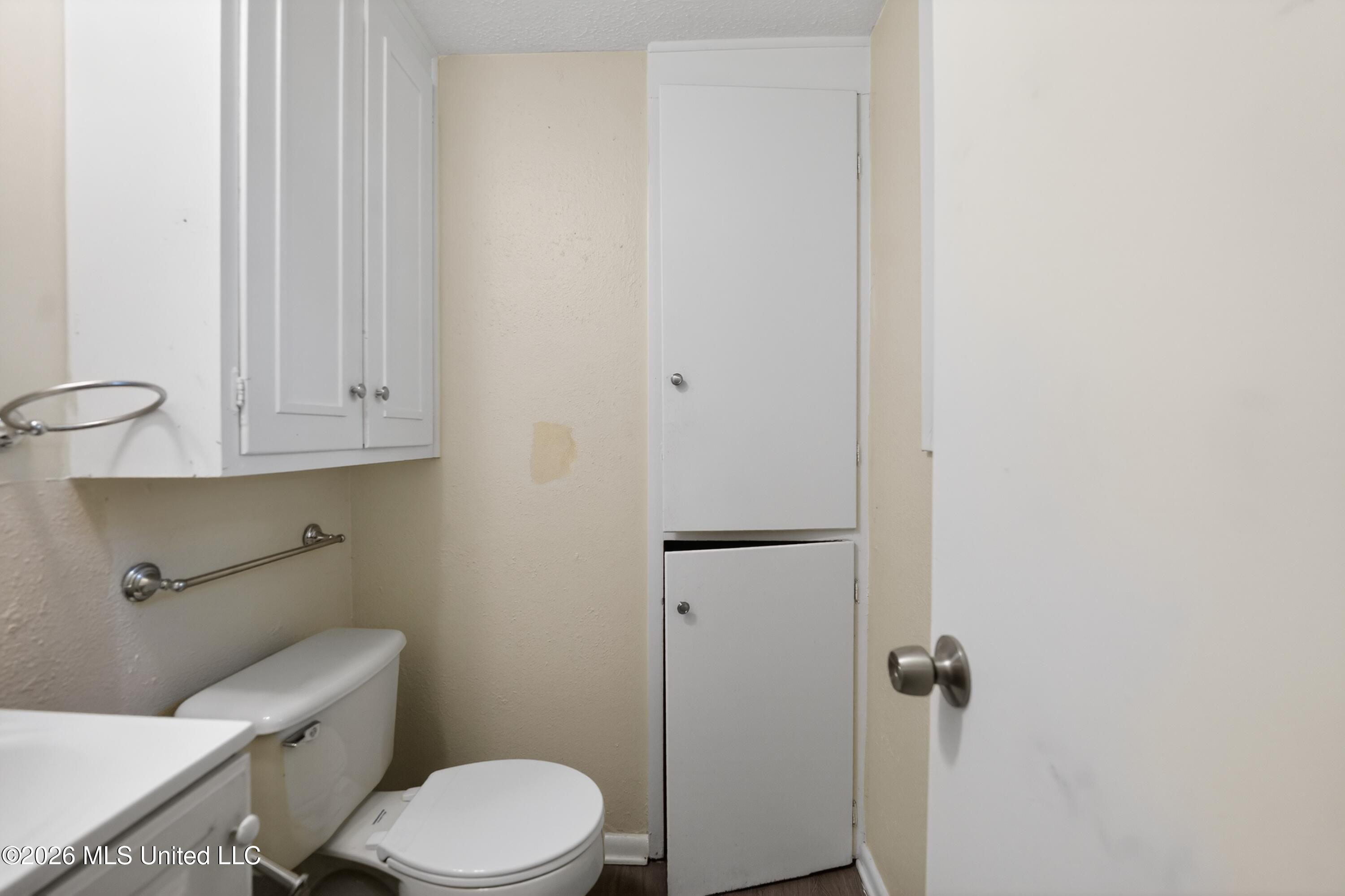 620 Queen Circle Jackson, MS 39209 - Photo 39 of 43 39_620_Queen_Cir-Bathroom-6528