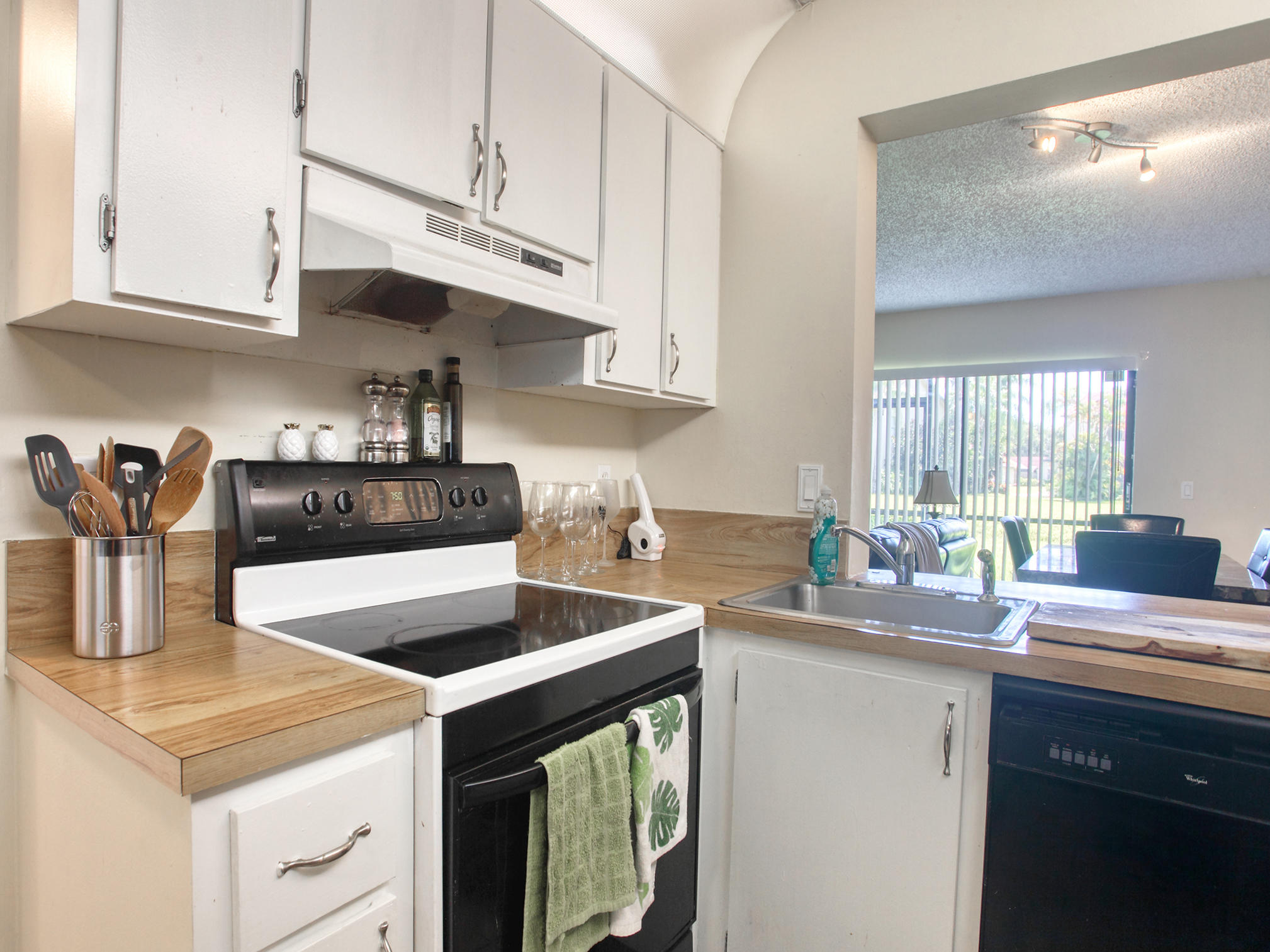 23398 Southwest 57th Avenue, Unit 301 Boca Raton, FL 33428 - Photo 11 of 21 KITCHEN