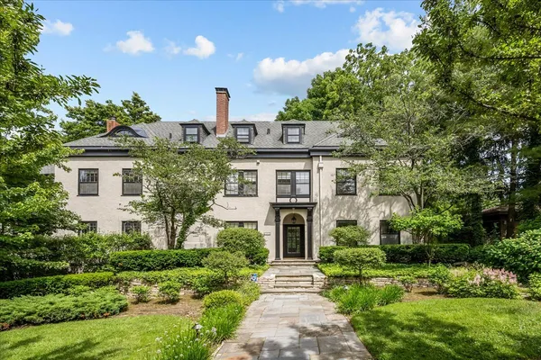 $3,850,000 | 605 Arbor Vitae Road, Winnetka, IL 60093