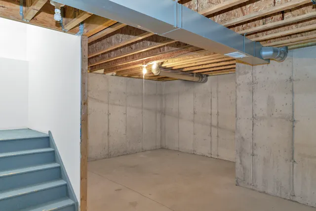 a view of walk in closet