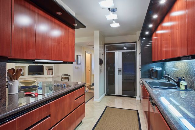 $2,295,000 | 1080 5th Avenue, Unit 2A | Upper East Side