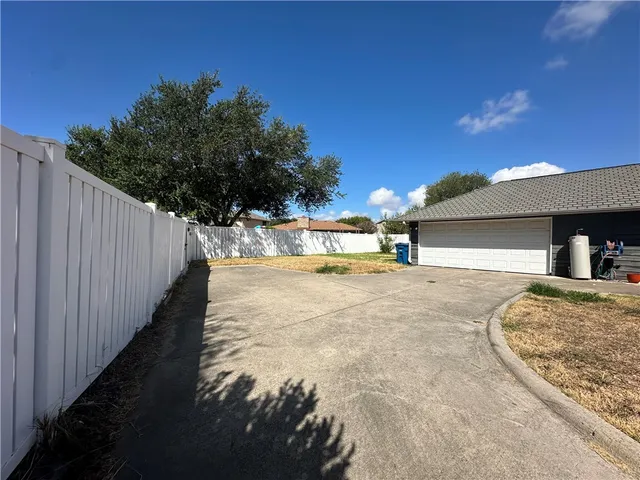 a view of a house with entertaining space
