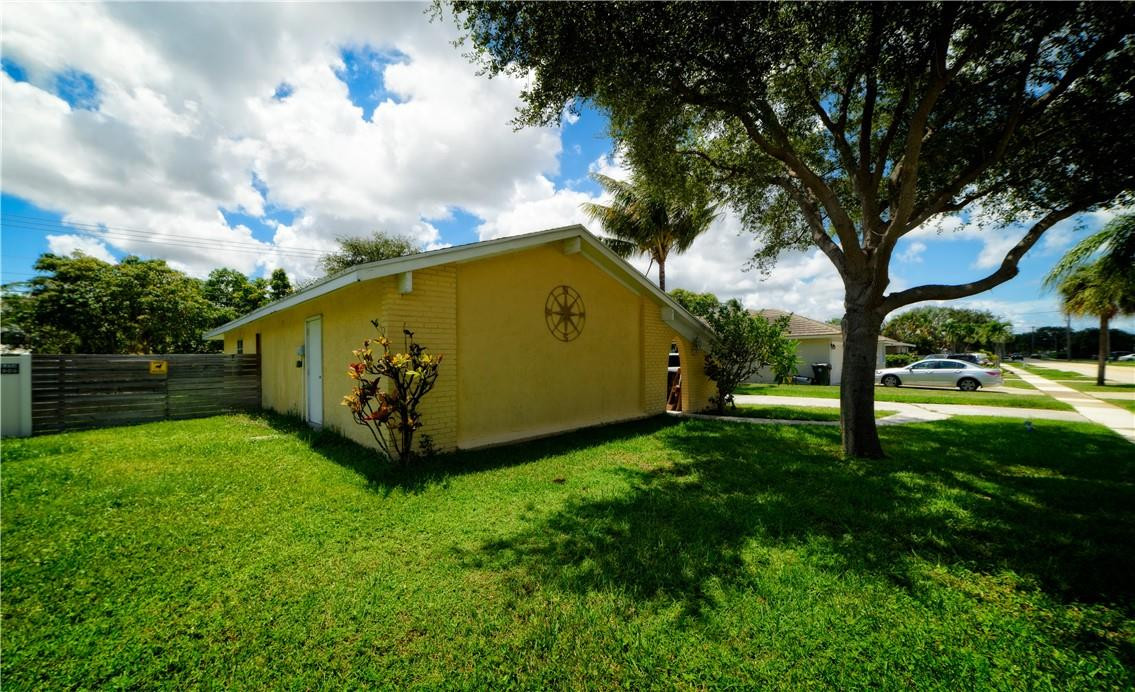 1033 Southwest 9th Avenue Boca Raton, FL 33486 - Photo 2 of 26 Photo 2