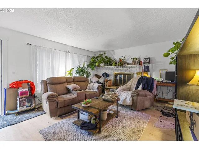 $519,000 | 15540 Northeast Couch Street, Portland, OR 97230