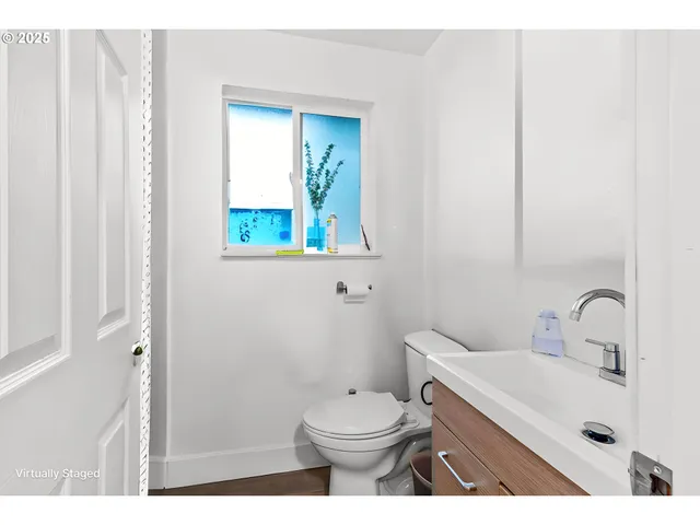 $519,000 | 15540 Northeast Couch Street, Portland, OR 97230