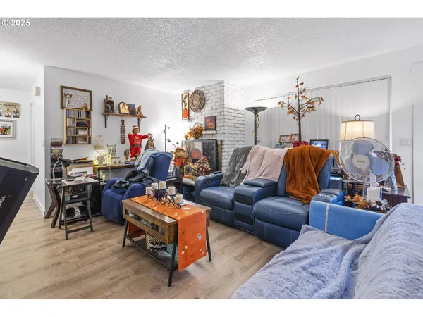 $499,000 | 15540 Northeast Couch Street, Portland, OR 97230