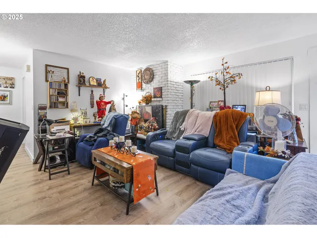 $519,000 | 15540 Northeast Couch Street, Portland, OR 97230