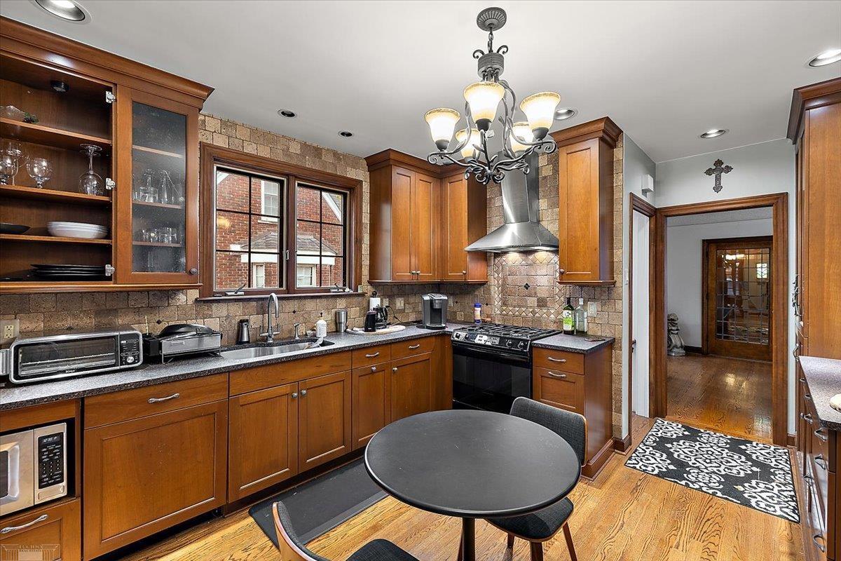 975 Fisher Road Grosse Pointe, MI 48230 - Photo 17 of 54 50193876-6f332e6f-4bc6-43b3-9aba-a24f925094e2.JPG
