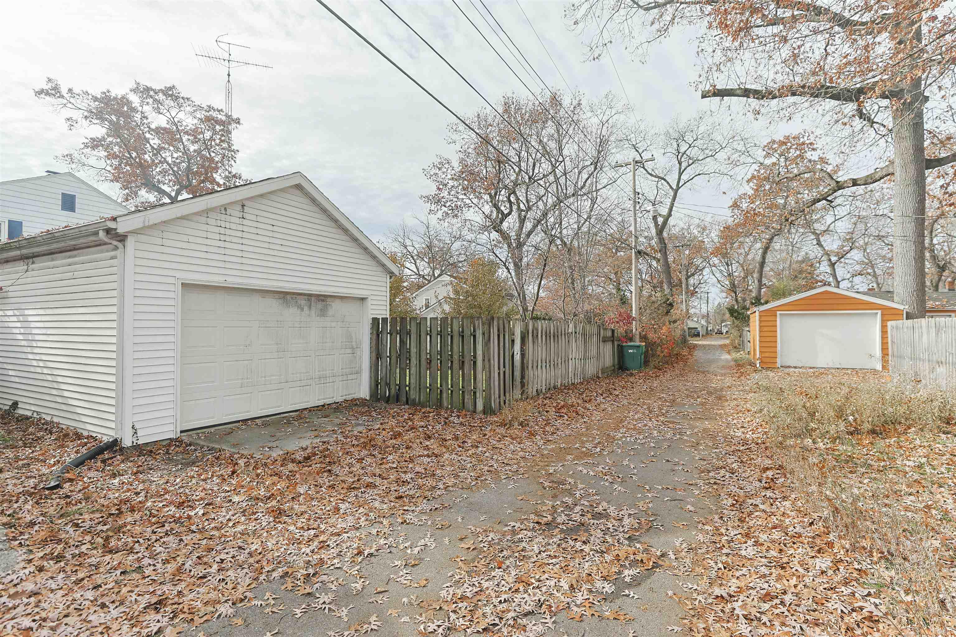 910 West Lawrence Street Mishawaka, IN 46545 - Photo 25 of 26