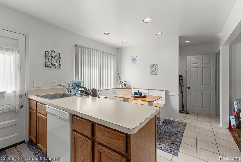 11706 Riverside Drive Plymouth, MI 48170 - Photo 13 of 33