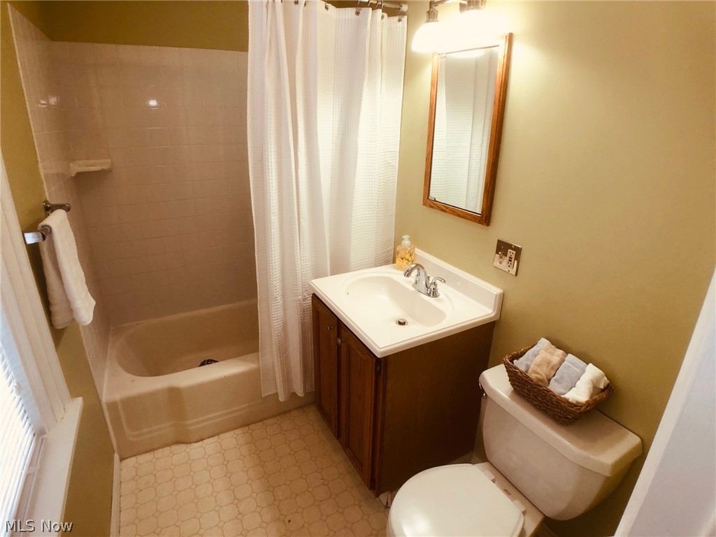 2488 Princeton Road Cleveland, OH 44118 - Photo 13 of 34 Gallery Image 13