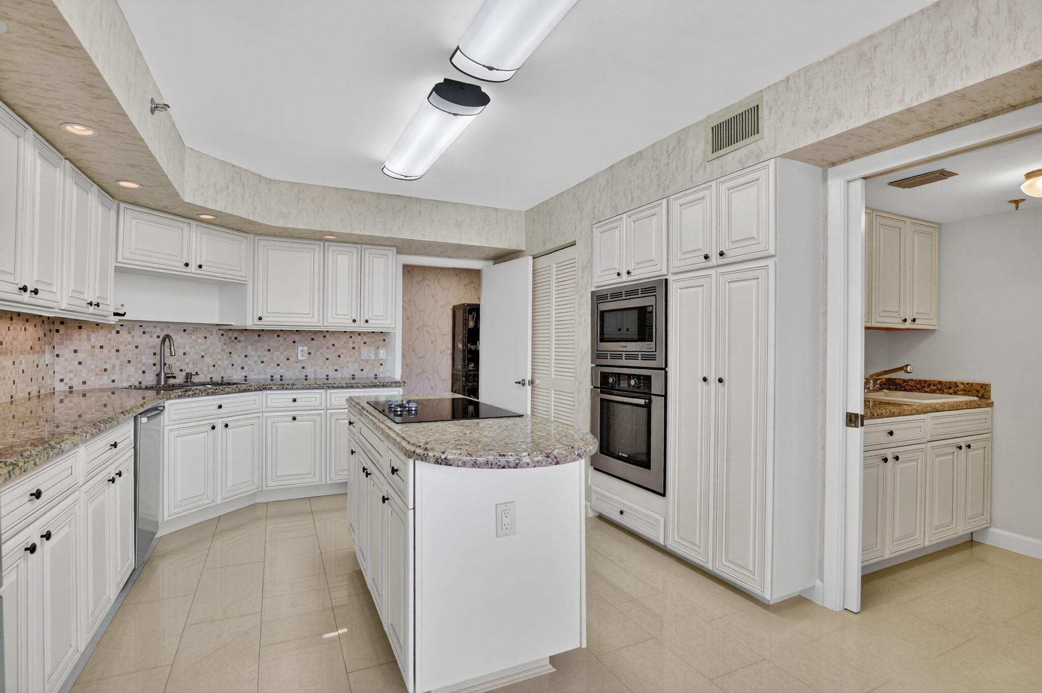 7201 Promenade Drive, Unit 102 Boca Raton, FL 33433 - Photo 17 of 55 kitchen