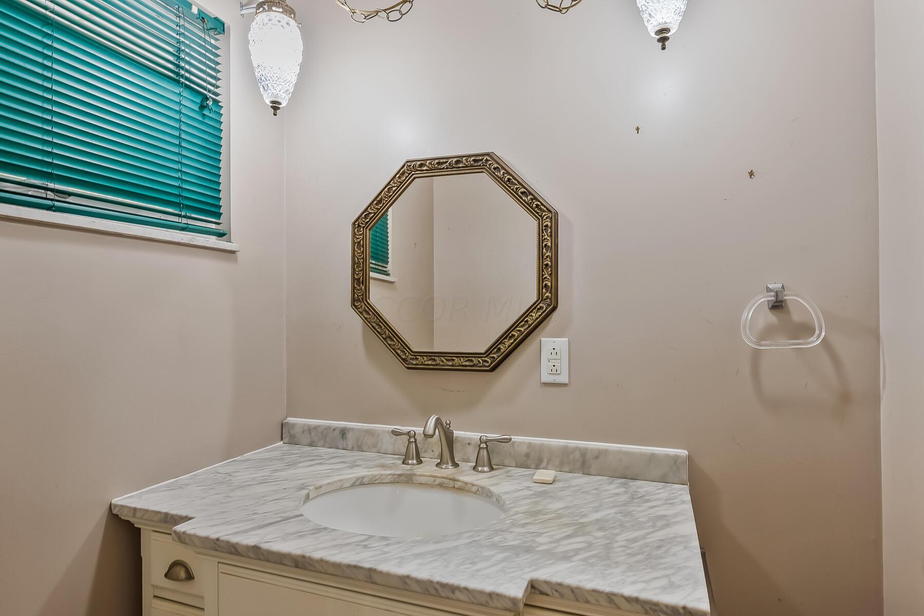 5985 Dublin Road Delaware, OH 43015 - Photo 36 of 49 Half Bath