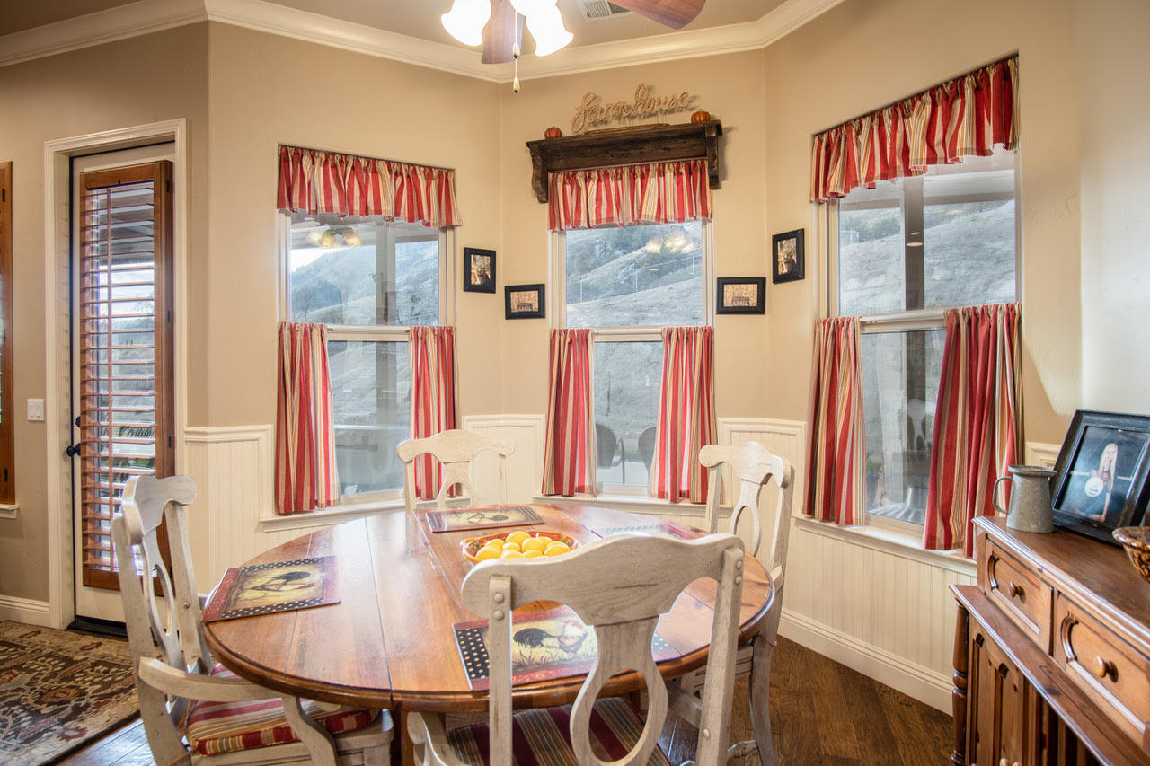 36454 Balch Park Road Springville, CA 93265 - Photo 14 of 22 36454 Balch Park - Kitchen Nook